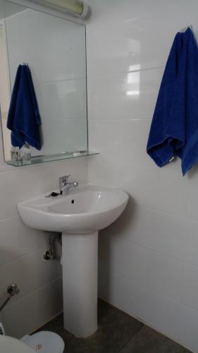 Flokkas Hotel Apartments - image 4