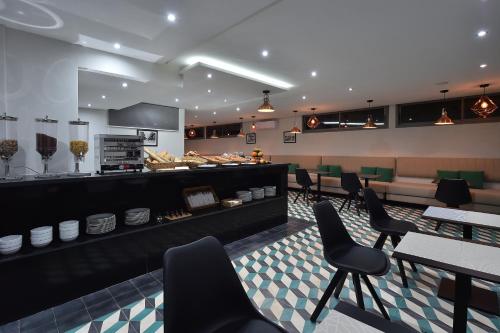 Restaurant, Le Yacht Suites Hotel in Bourgogne