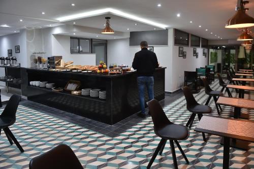 Le Yacht Suites Hotel - image 4