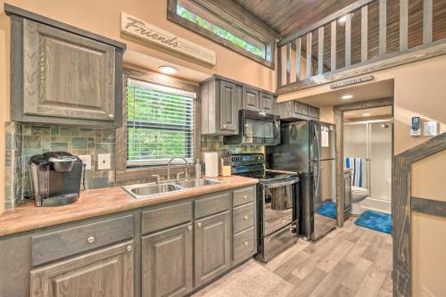 Woodland Tinyhome with Fire Pit - 4 Mi to Lake! - image 3