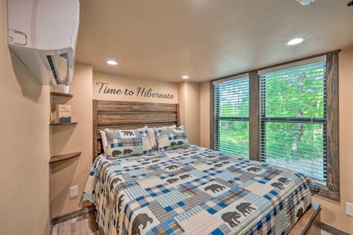 Woodland Tinyhome with Fire Pit - 4 Mi to Lake! - image 8