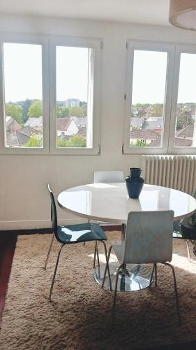 Cosy 3 pieces dernier etage ultra lumineux avec Netflix a 5 minutes a pied de la gare