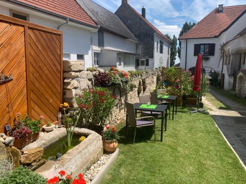 Ferienwohnungen zum Briefmarkenhaus in Mörbisch am See