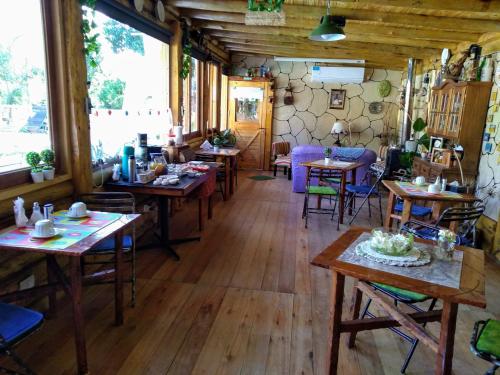 Restaurant, Pualy Resort & Spa in Belén De Escobar