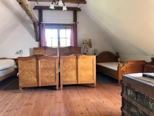 4 twin beds