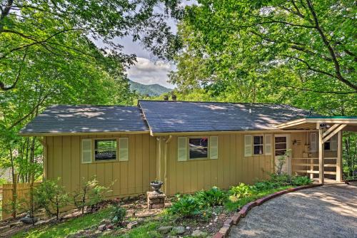 Mountain-View Maggie Valley House with Spacious Deck - Maggie Valley