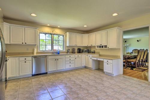 Cape Cod Home with Game Room 3Mi to Mayflower! - image 7