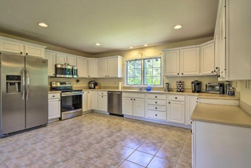 Cape Cod Home with Game Room 3Mi to Mayflower! - image 8