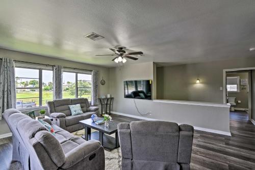 Spacious and Modern Family Duplex in Galveston! in Galveston, USA