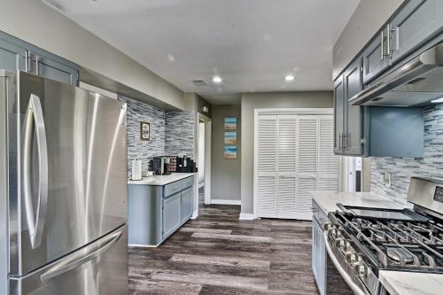 Spacious and Modern Family Apartment in Galveston! - image 8