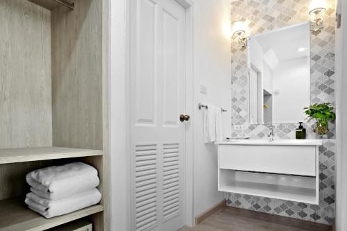 Hide and Seek Boutique Hometel Room Type - Deluxe King Studio