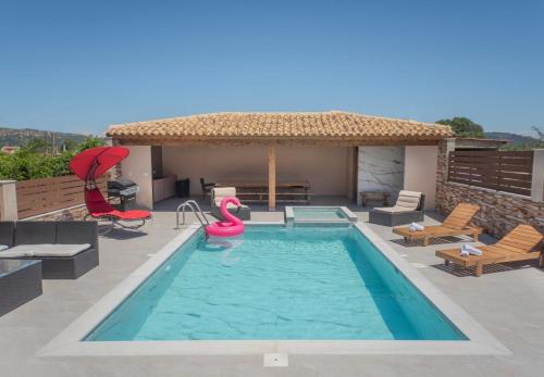 M & S Villa - 3 bedroom villa with heated pool