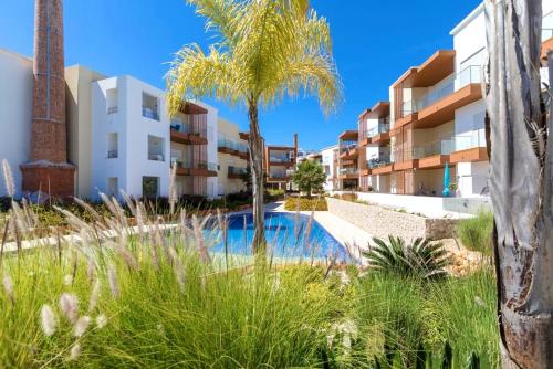 2 bedrooms appartement with shared pool terrace and wifi at Portimao 5 km away from the beach