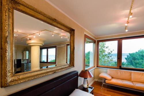Lake Front Luxury Suites - image 6