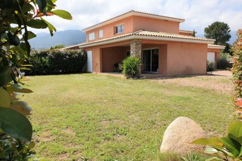 Lecci Porto-Vecchio: Belle maison avec jardin gîte à louer Lecci