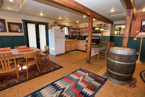Cottage Inn by Casago McCall - Donerightmanagement - image 3