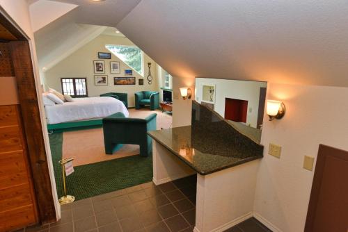 Room with a View - Walk to Downtown Restaurants - Payette Lake - Shopping and Beach - image 9