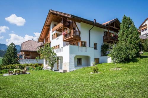 Dārzs, Apartments Tino in La Valle
