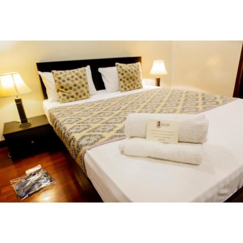 Cama, Esquire Hotels & Apartments in Rawalpindi