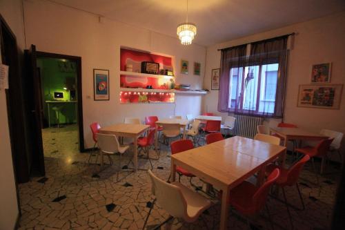 酒吧/休闲厅, 向日葵城市青年酒店 (Sunflower City Youth Hotel) in 里米尼