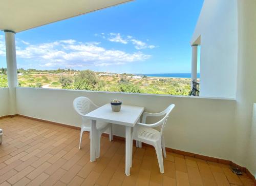 Casa Azul Ocean View 2 BDR Villa with Pool & BBQ gîte à louer Meia Praia