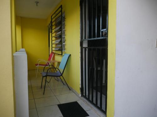Comfy apartment close to the beach! - image 12