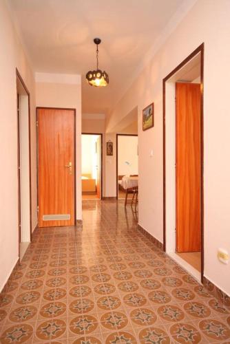 Apartments with a parking space Nemira Omis - 4652 - image 14