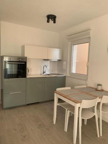 Apartments with a parking space Baska Voda Makarska - 18290 - image 6