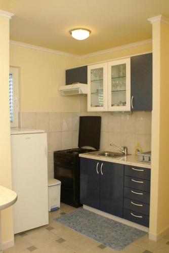 Apartments by the sea Podgora, Makarska - 4330