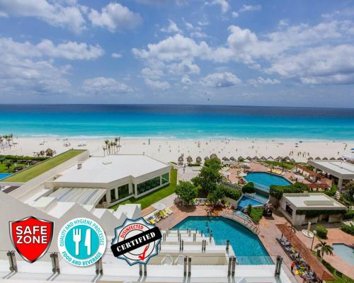 Condo in Ocean Front Resort, Cancún