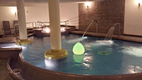 Peldbaseins, Hotel Sole in Vermiljo