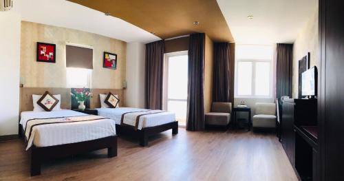 Luxury Double or Twin Room image 8