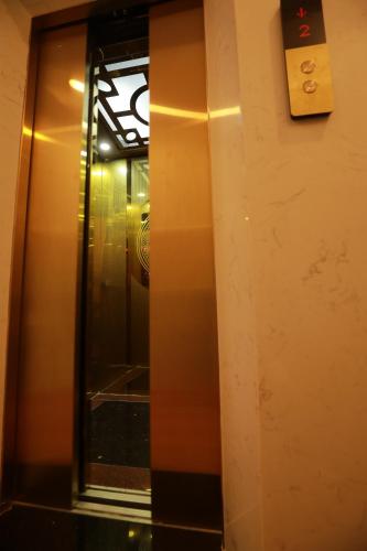 VES - PA Luxury Hotel near Statue Of Golden Buddha