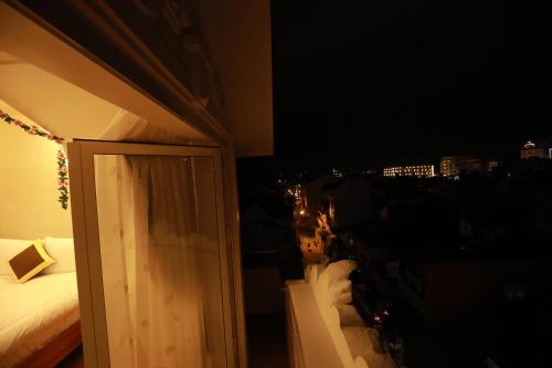 VES - PA Luxury Hotel near Statue Of Golden Buddha