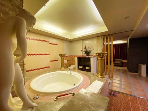 Bathroom, Hua Xiang Motel-Lian Tan in Zuoying District