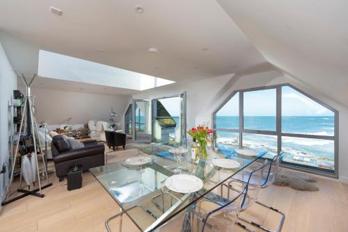 Fistral Beach Penthouse, Newquay, Crantock, Cornwall