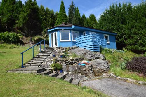 Létesítmények, Byron Cottage overlooking Loch Goil in East Kilbride