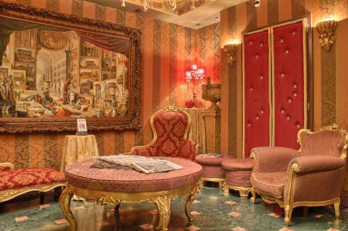 Pub/Lounge, La Villa Royale Hotel near Basilique du Sacre-Coeur de Montmartre