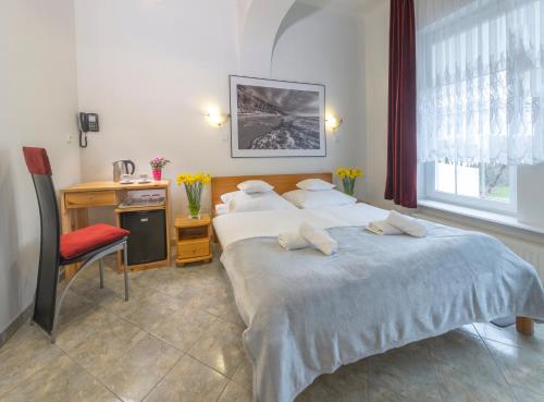 Deluxe Double Room image 6