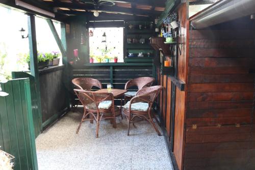 Erkély/terasz, Frenkcottage 5 KM FROM THE AIRPORT- FREE TRANSPORTATION near Ljubljanai repülőtér