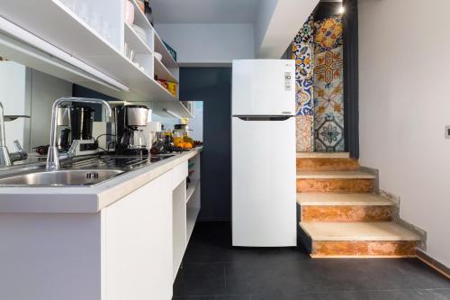 Létesítmények, LOC HOSPITALITY Urban Den in Korfu