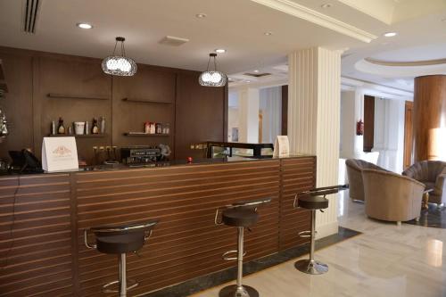 Crown City Hotel - فندق كراون سيتي in อัช ชีฟา