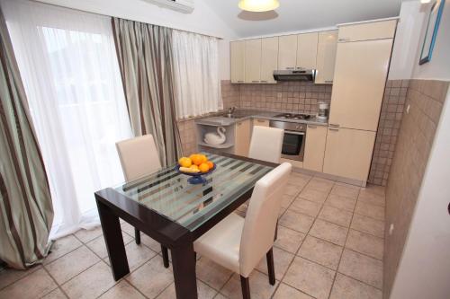 Deluxe Two-Bedroom Apartment