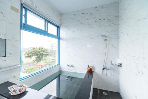 Quadruple Room with Bath image 3