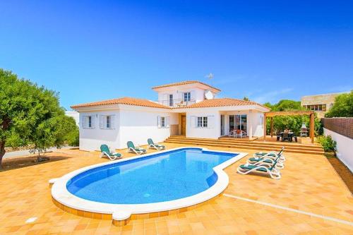 Binibequer Vell Villa Sleeps 8 with Pool Air Con and WiFi gîte à louer Sant Lluís