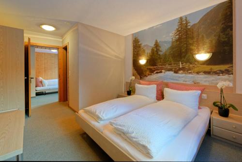 2 bedrooms, 3 beds
