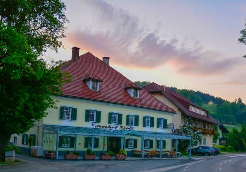 . Hotel-Gasthof Stoff