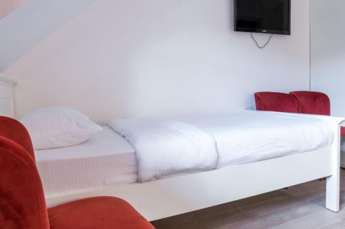 2 twin beds