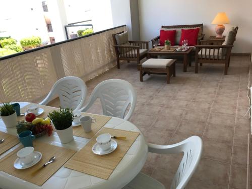 Apartamento VenAVera Playa de Baria 2 K-1D Primera Línea Gran Terraza y WIFI - image 5