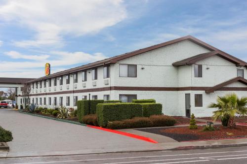 Super 8 by Wyndham Arcata - Hotel